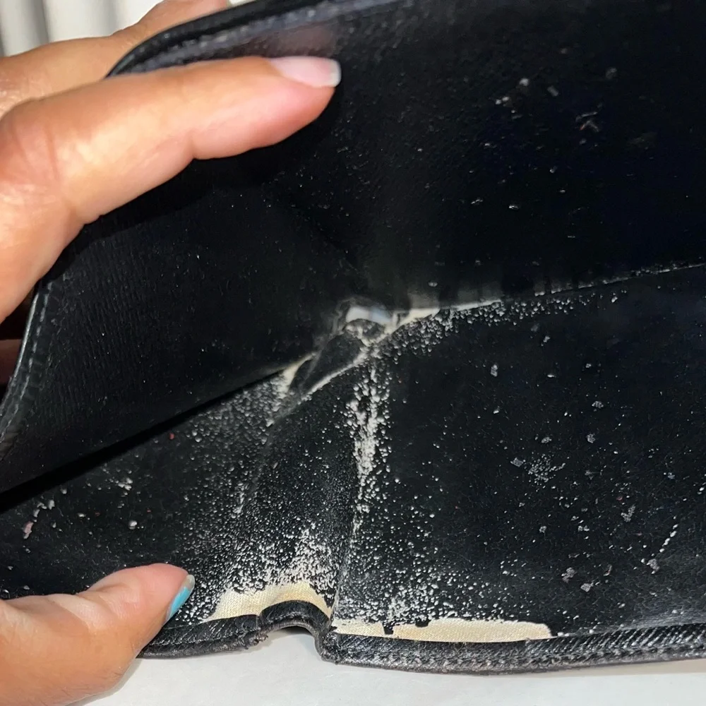 Louis Vuitton Epi Leather Trifold Wallet - Picture 8 of 11